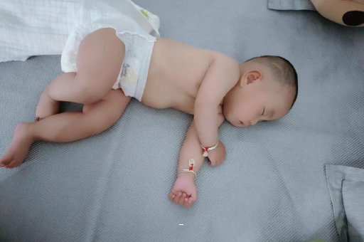 克孜勒苏柯尔克孜宝宝短发型女